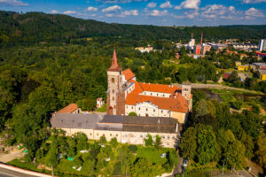 Letecký pohled z dronu na Sázavský klášter 4 září 2021