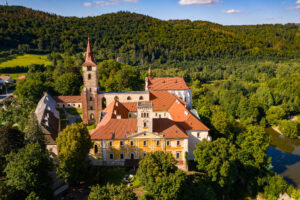 Letecký pohled z dronu na Sázavský klášter 4 září 2021