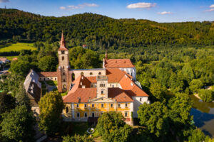 Letecký pohled z dronu na Sázavský klášter 4 září 2021