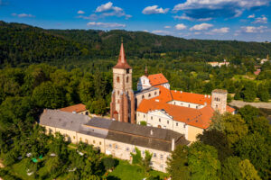 Letecký pohled z dronu na Sázavský klášter 4 září 2021