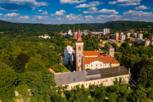 Letecký pohled z dronu na Sázavský klášter 4 září 2021