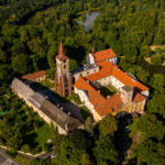 Letecký pohled na klášter z dronu