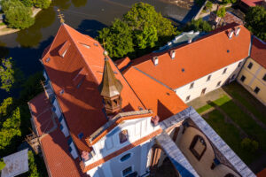 Letecký pohled z dronu na Sázavský klášter 4 září 2021